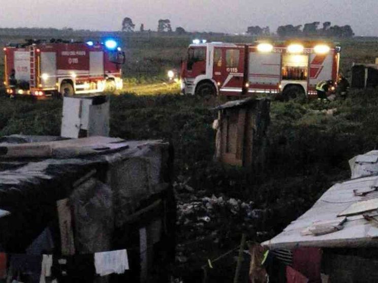 Nuovo incendio nel ghetto di "Borgo Mezzanone", il sesto in un anno e mezzo