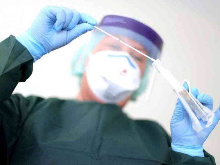 Il virus entra in fase 3. Più o meno contagioso? E come si cura?