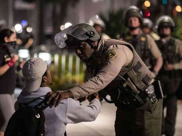 Floyd, incriminati altri 3 agenti. Obama: "Risvegliare il Paese"