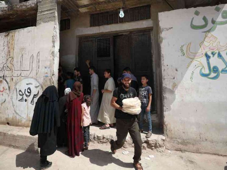 La Siria, stremata da 9 anni di guerra, si ribella al virus della povertà