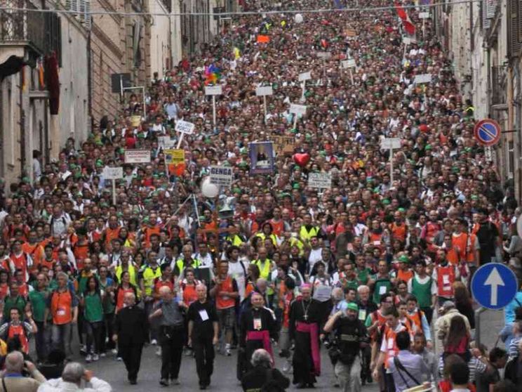 Il pellegrinaggio Macerata-Loreto diventa veglia. Diretta alle 21 su Tv2000