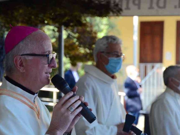 «Dio si prende cura di noi»: la Messa del vescovo Olivero dopo la guarigione