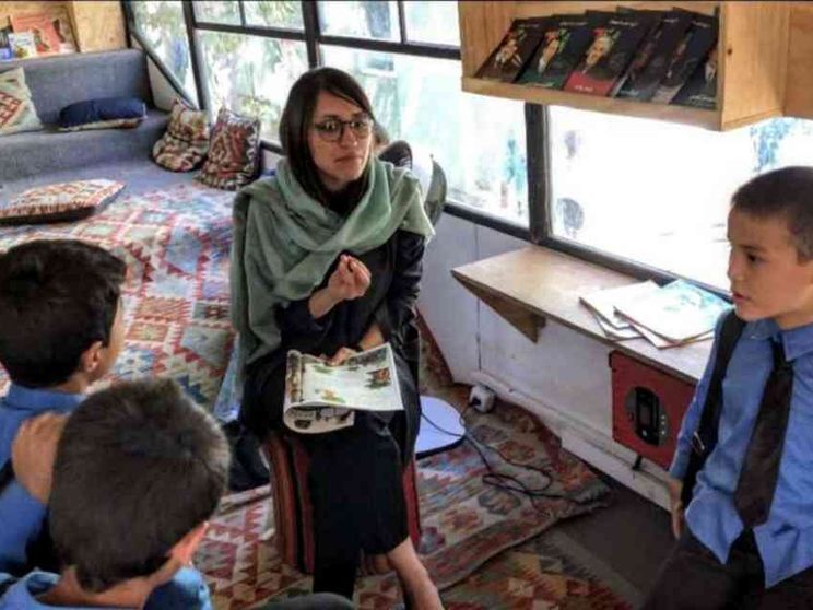 Biblioteche e cinema su bus. C'è speranza per i ragazzi di Kabul