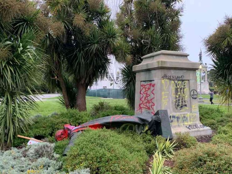 Abbattuta la statua di san Junipero Serra a San Francisco