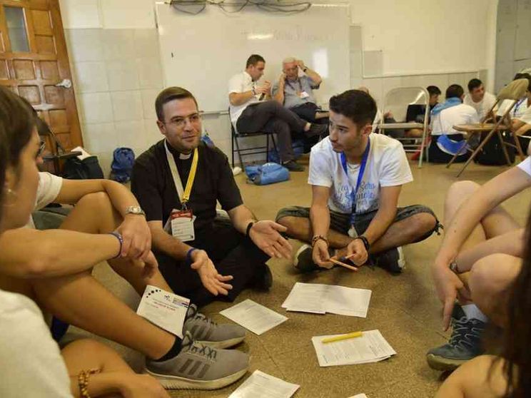 Nuovo Direttorio per la catechesi. Più attenzione al digitale e ai poveri