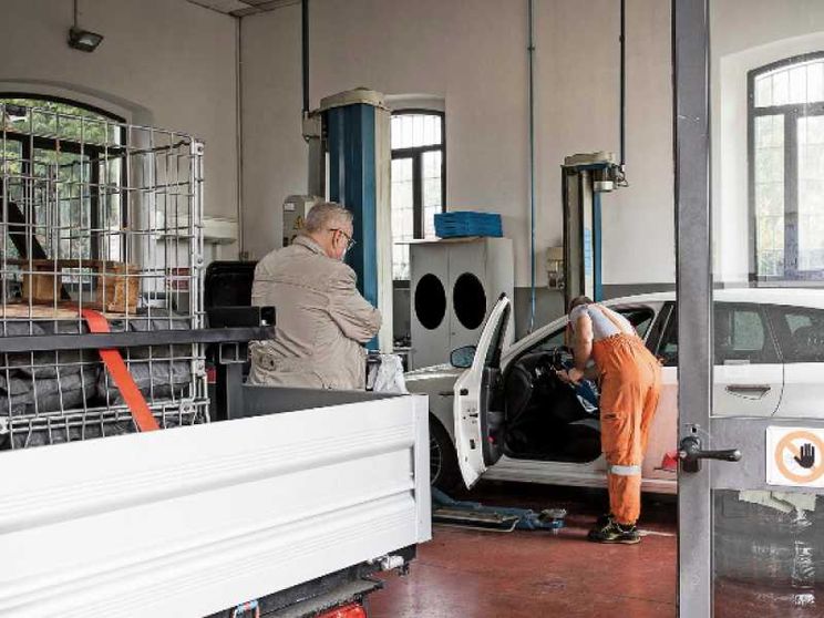 Scandalo revisioni auto: «Certificazioni fasulle in un caso su tre»