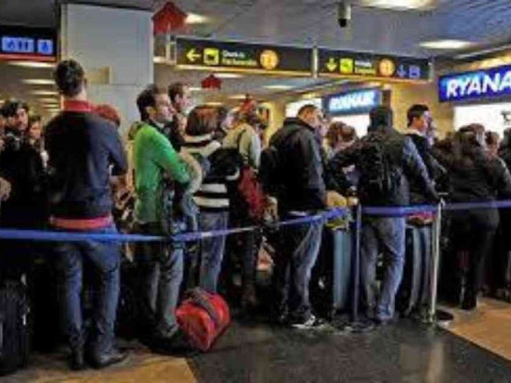 L'Enac vieta l'uso delle cappelliere: bagagli a mano in stiva