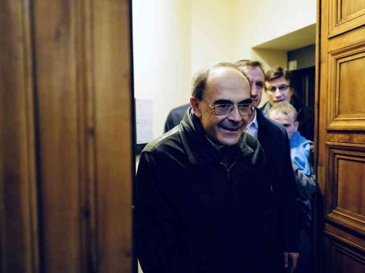 Il cardinale Barbarin "cappellano" fra gli anziani in difficoltà