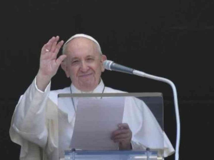 Francesco prega per il futuro della Siria