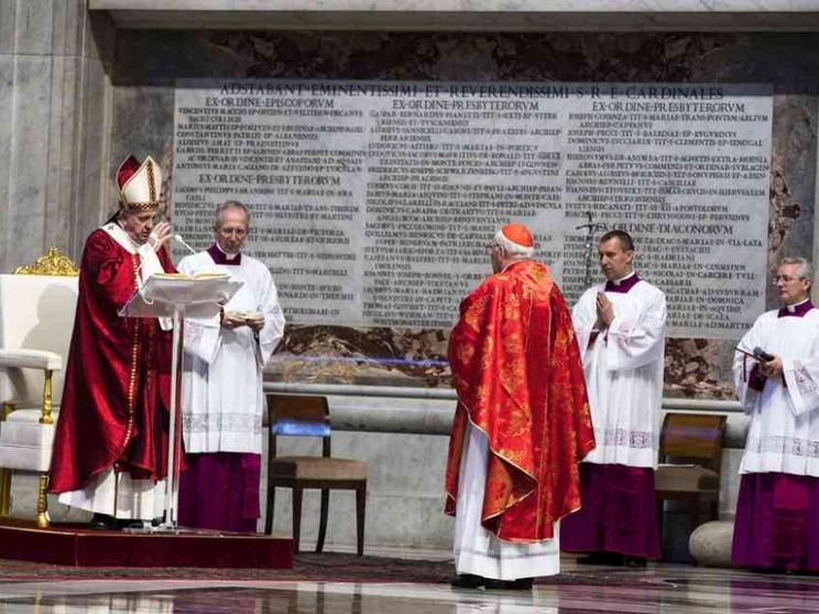 Il Papa: «Inutile e noioso lamentarsi del mondo»