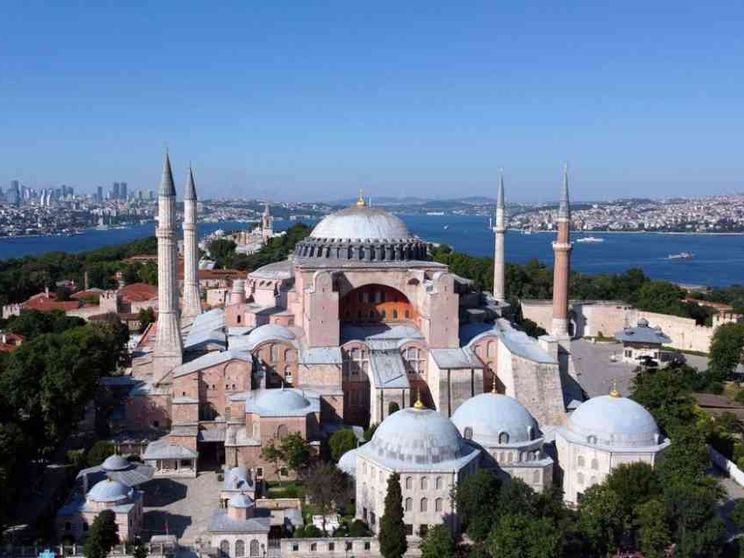 Istanbul, la decisione è presa: Santa Sofia sarà moschea