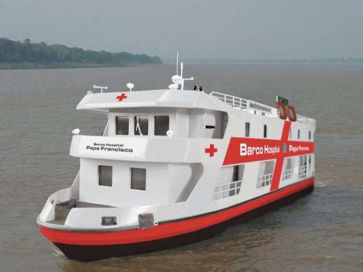 La nave ospedale "Papa Francesco" porta cure e medicine sul Rio delle Amazzoni