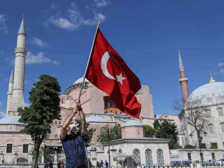 «A Santa Sofia le icone cristiane saranno coperte in modo idoneo»