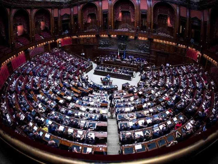 «Omofobia, no a una legge che discrimina al contrario»