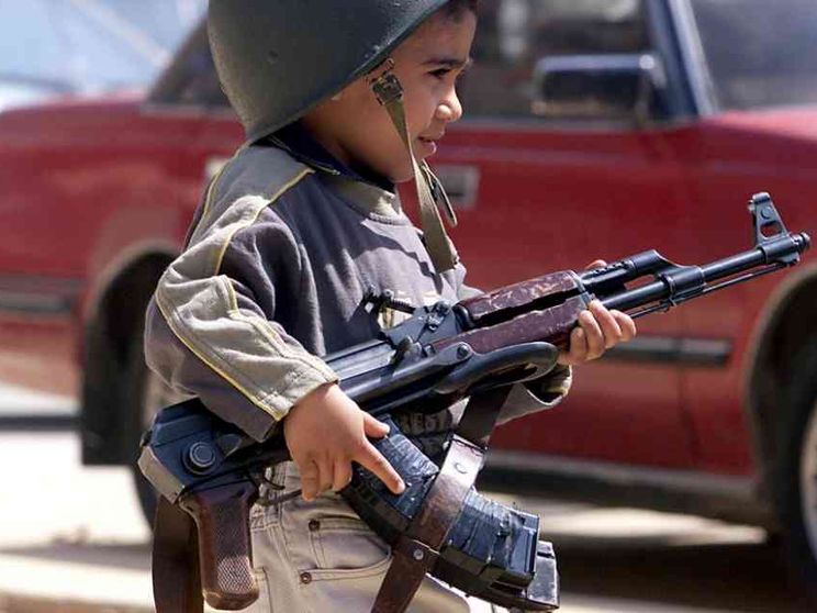 Kalashnikov, l'arma letale in guerra e di propaganda