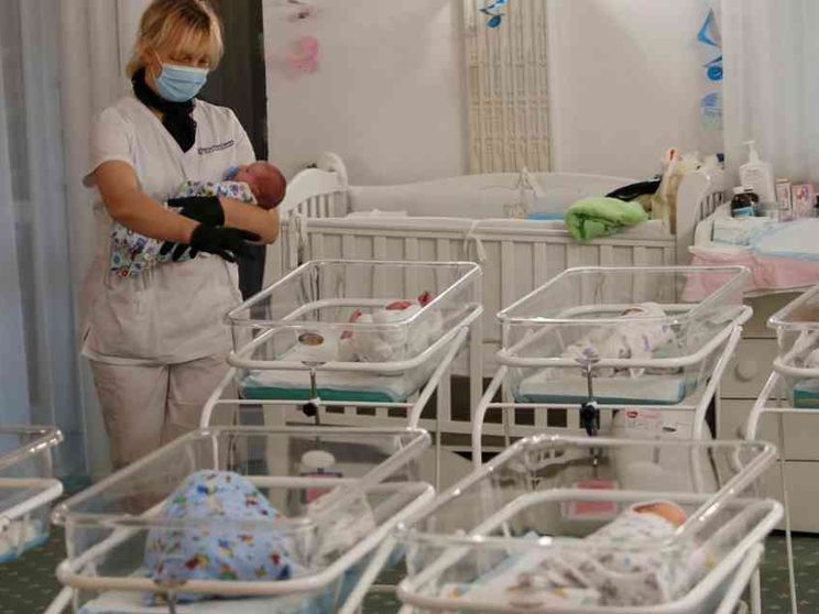 La proposta di legge di Carfagna: utero in affitto sia reato anche all'estero