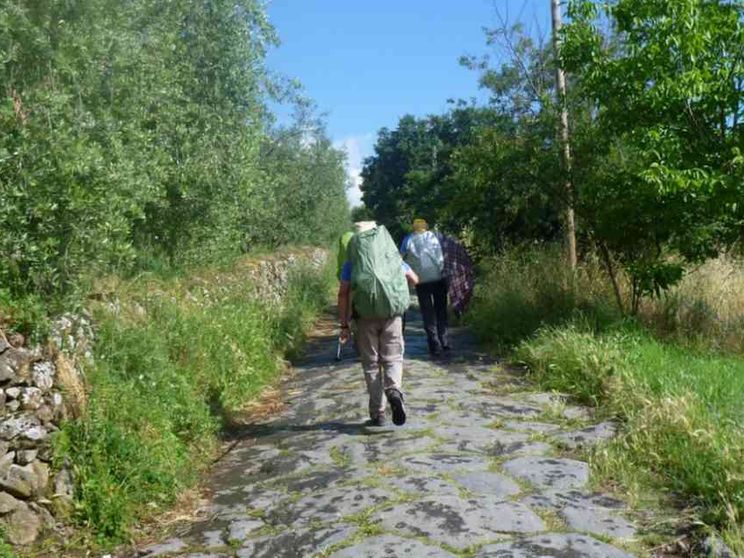 Benessere, lentezza, spiritualità: la vacanza di chi è in cammino