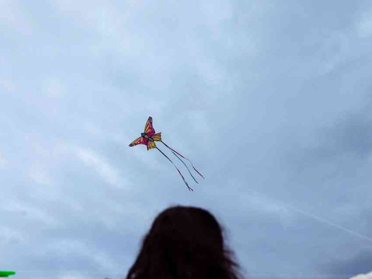 Vietato far volare gli aquiloni: bimbi fermati dalla polizia