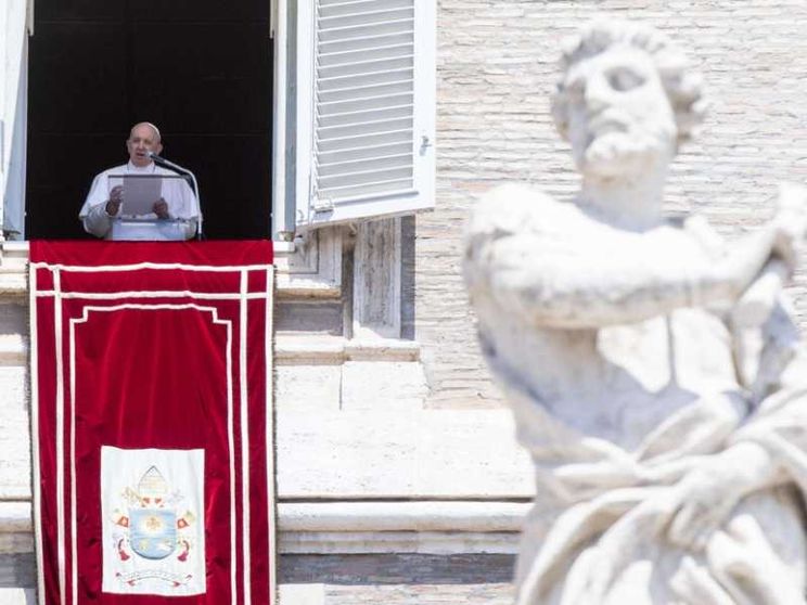 L'appello del Papa: si rilanci il lavoro, le famiglie e la società soffrono