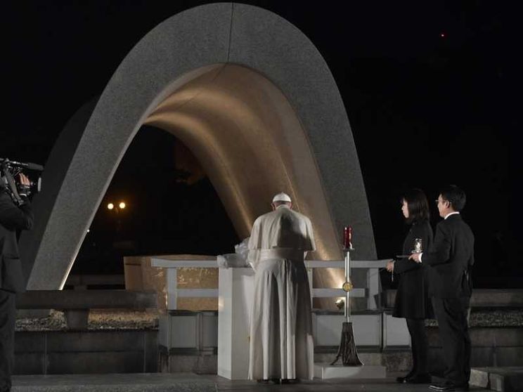 Il Papa: «L'uso e il possesso di armi atomiche sono immorali»