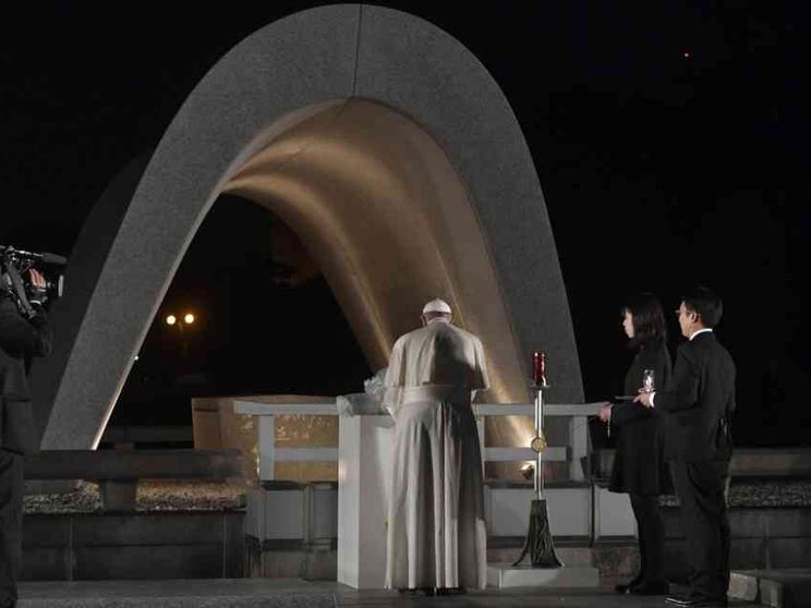 Il Papa: «L'uso e il possesso di armi atomiche sono immorali»
