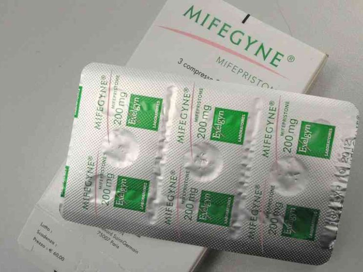 L'aborto farmacologico diventa fai-da-te, l'annuncio (via tweet) del ministro
