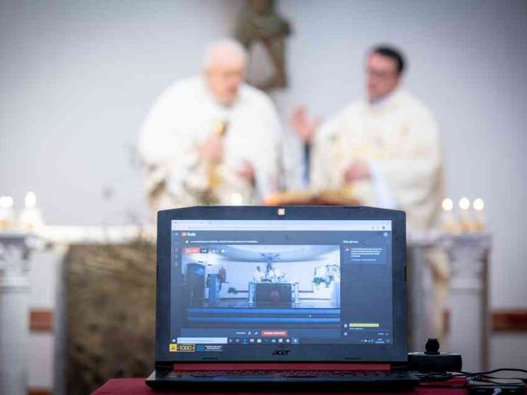 Messe online, il rischio della comunità virtuale