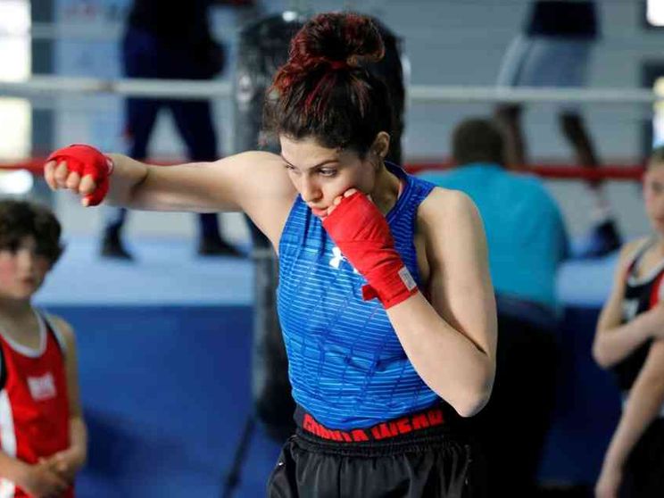 Dentro e fuori dal ring, la battaglia per la libertà dell'iraniana Khadem