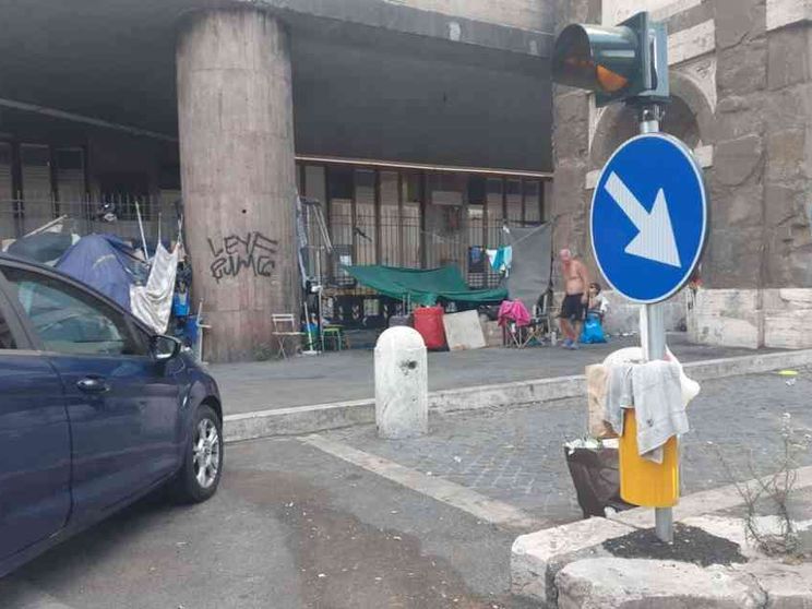 Gli ultimi dimenticati di Roma. «Così bloccano l'accoglienza»