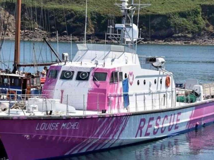 Libia, arriva la prima "motovedetta civile". Firmata Banksy