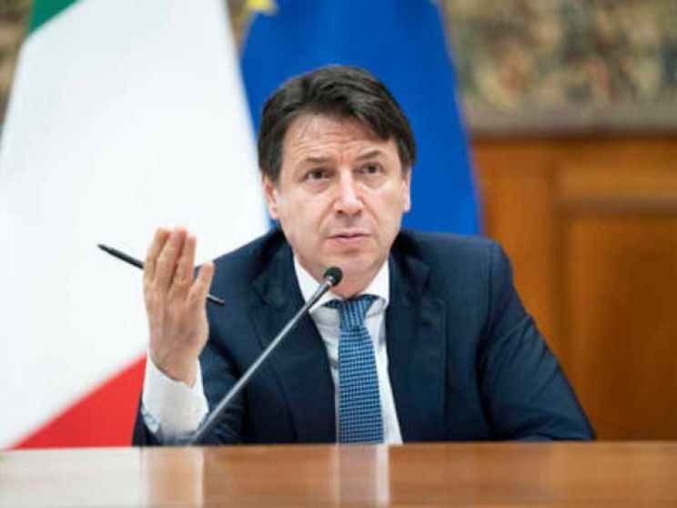 Conte sceglie il «silenzio operoso»: lavora ai fondi Ue e non teme Draghi