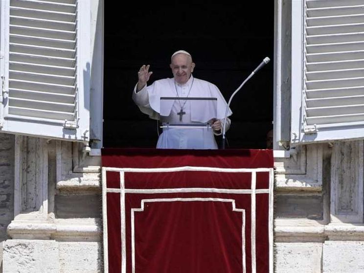 Papa: "La croce è segno dell'Amore di Dio, non diventi un ornamento"