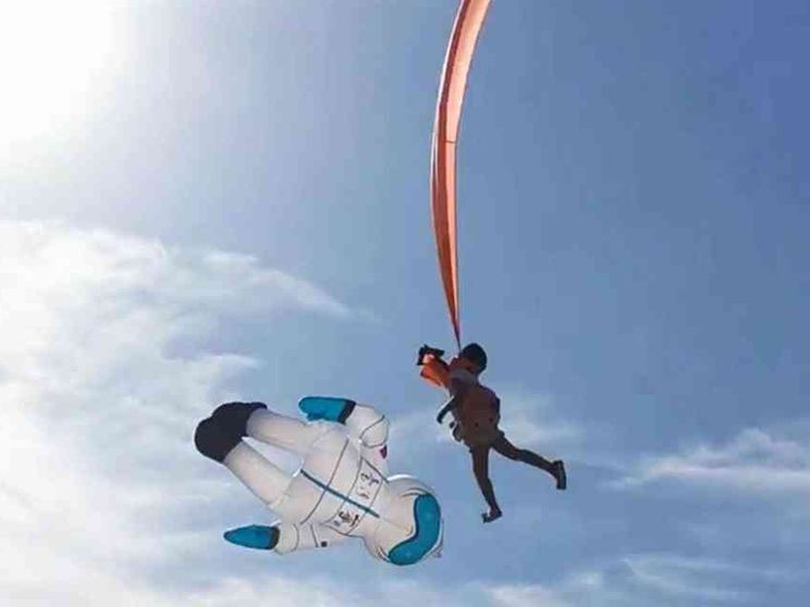 Con la bambina sull'aquilone, i nostri desideri di lieto fine