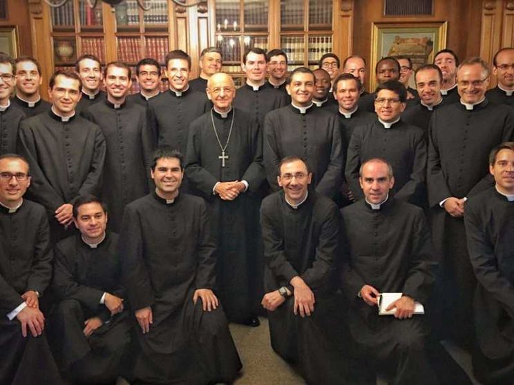 Il cardinale Parolin ordina 29 sacerdoti dell'Opus Dei