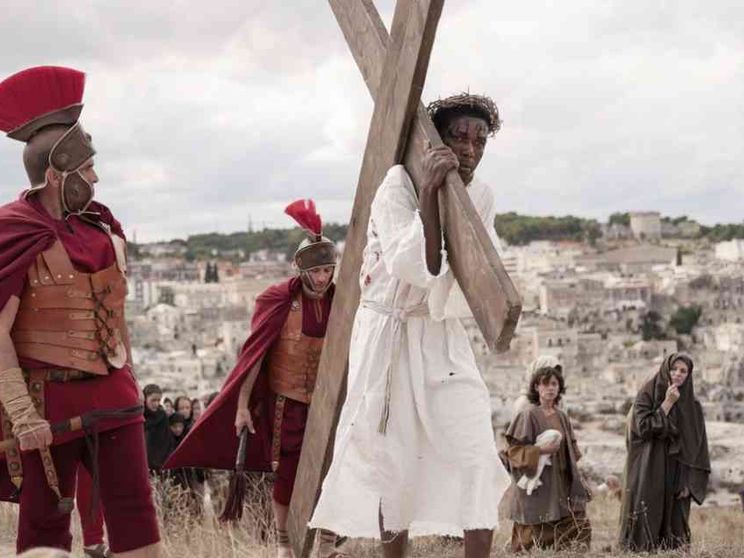 Cinema, il regista Rau: «La Passione con i migranti»