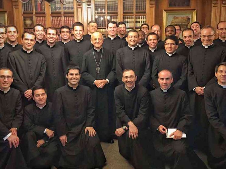 Il cardinale Parolin ordina 29 sacerdoti dell'Opus Dei