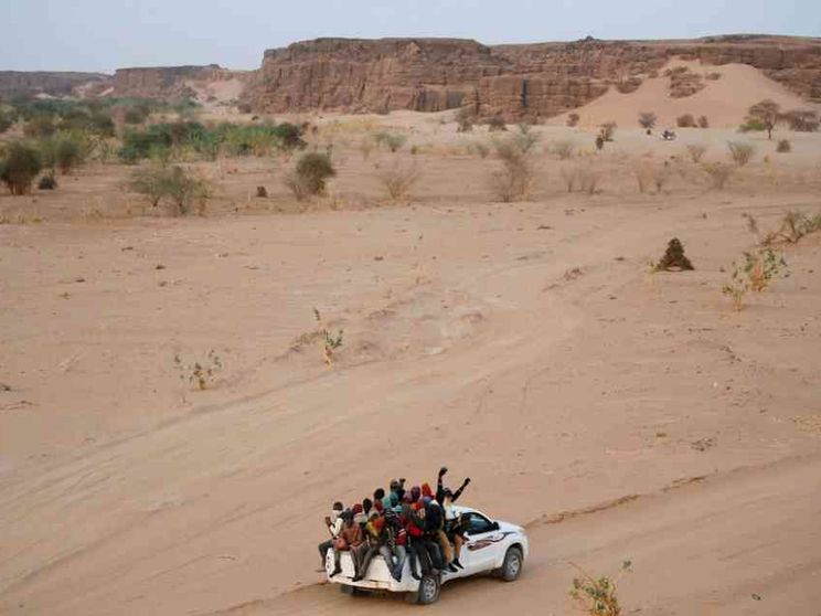 Trafficanti abbandonano 80 migranti nel deserto