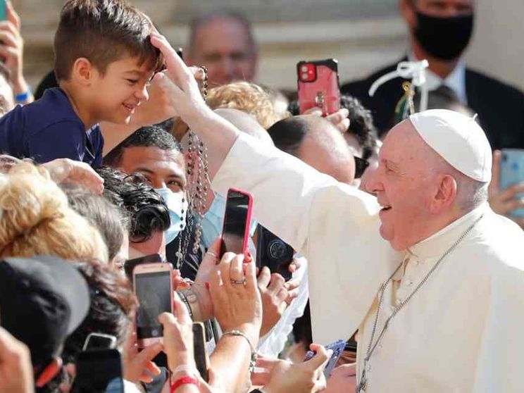 Il Papa: risposta sociale alla pandemia è la politica del bene comune