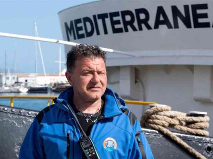 Riparte la "Mare Jonio". Al comando torna Pietro Marrone