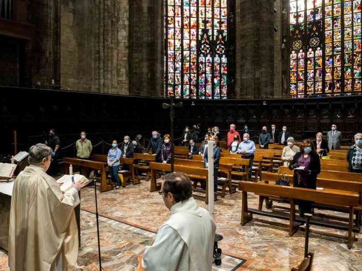 «Torniamo con gioia all'Eucaristia»