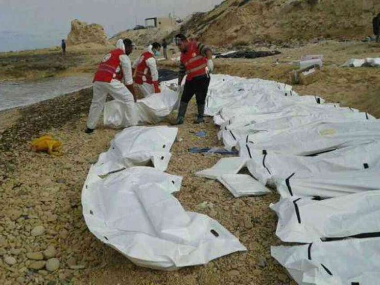 Nuovo naufragio nel Mediterraneo: 2 corpi rinvenuti e 22 dispersi