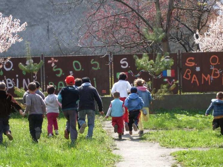 Duemila famiglie pronte ad accogliere. La campagna del Forum