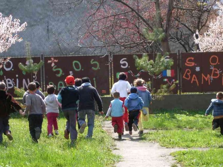 Duemila famiglie pronte ad accogliere. La campagna del Forum