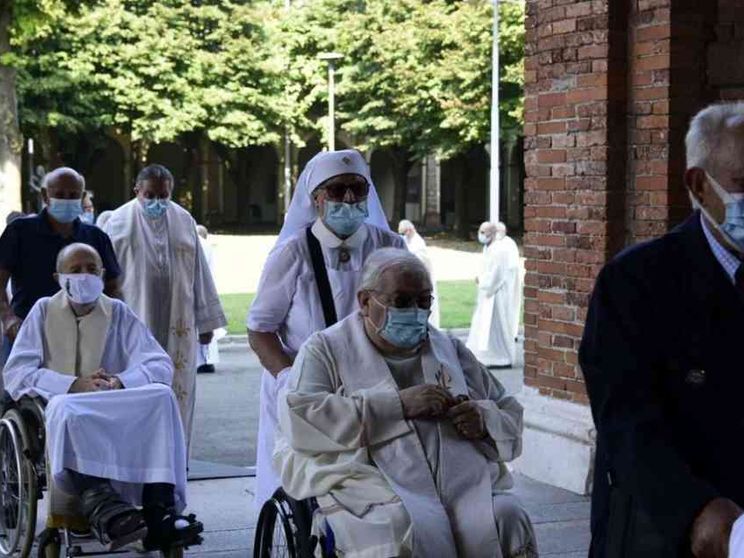 Preti anziani e malati a Caravaggio. I «grazie» di papa Francesco