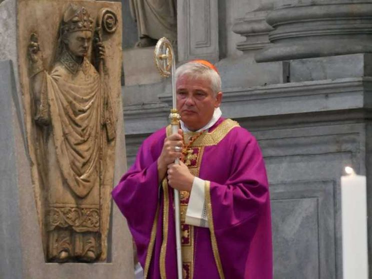 L'Elemosiniere del Papa dona rosari. Uno è per l'assassino