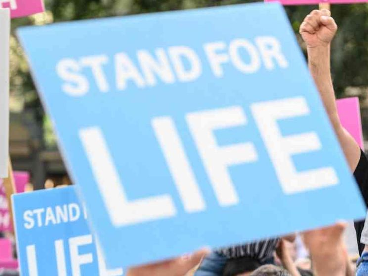 Sopprimere vite nascenti è delitto contro il futuro