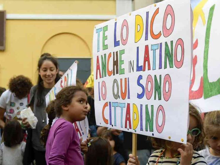 La strada (lunga) per ottenere la cittadinanza in Italia