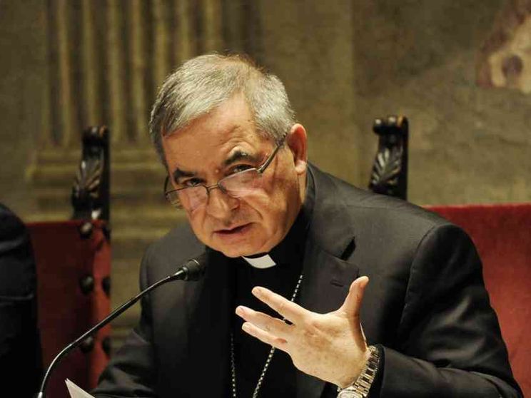 Becciu si dimette e rinuncia ai diritti del cardinalato