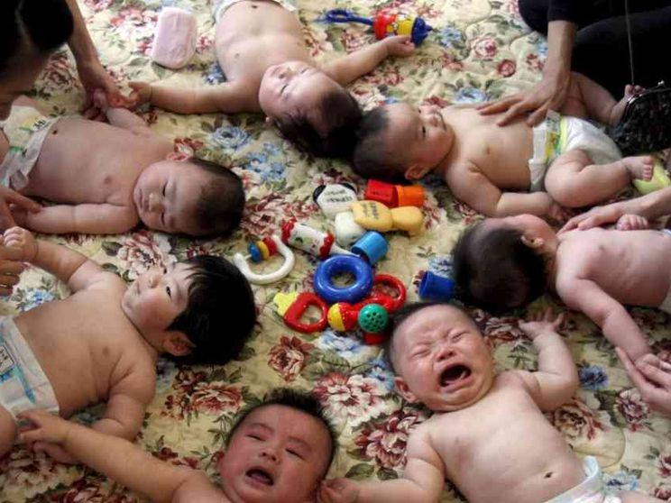 La Cina reclama i bebè «surrogati» rimasti all'estero per la pandemia