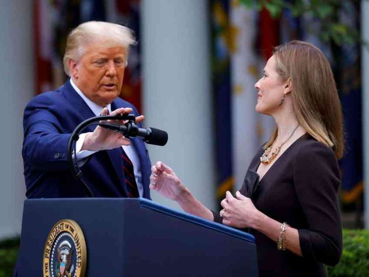 Corte Suprema, Trump sceglie la cattolica Amy Coney Barrett